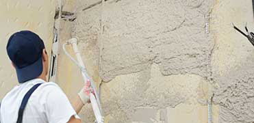 služba strojní omítání